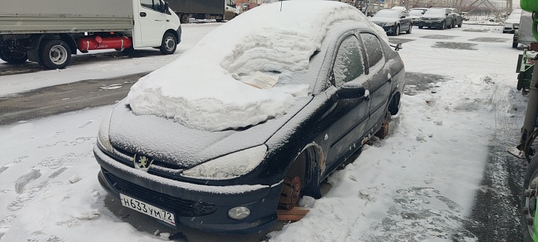 В последний путь: как в Тюмени эвакуируют брошенные автомобили