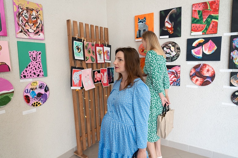 Московская студия рисования провела бесплатные мастер-классы по живописи в Тобольске