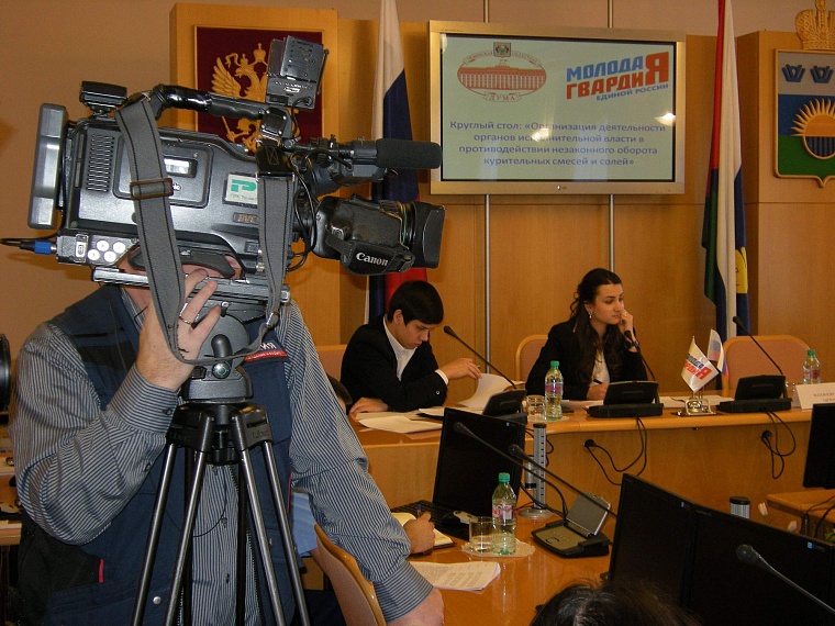 Синтетические наркотики распространяют по почте, а приобретают через Интернет