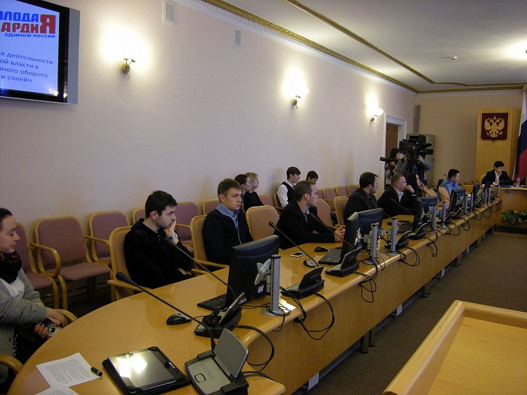 Синтетические наркотики распространяют по почте, а приобретают через Интернет