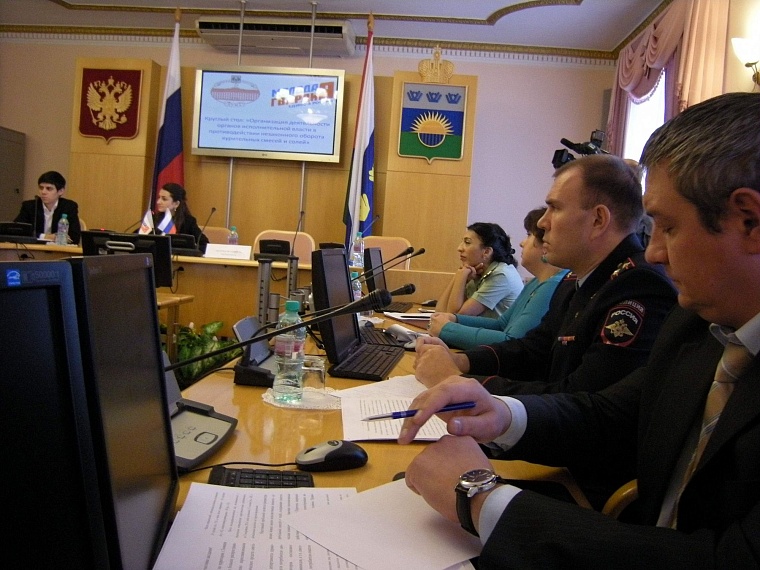 Синтетические наркотики распространяют по почте, а приобретают через Интернет