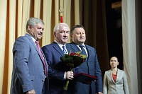 Владимир Якушев вручил награды землякам в честь 71-й годовщины образования Тюменской области