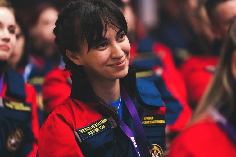 Студентка из Тюмени отправилась очищать берег Анапы от мазута