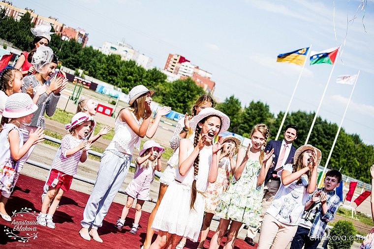 «Скачки фаворитов» собрали полные трибуны любителей конного спорта