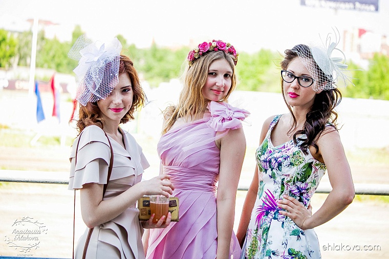 «Скачки фаворитов» собрали полные трибуны любителей конного спорта