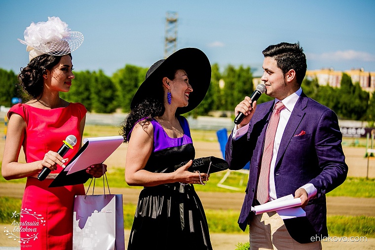 «Скачки фаворитов» собрали полные трибуны любителей конного спорта