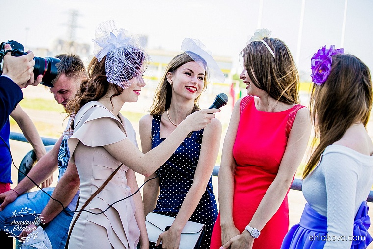 «Скачки фаворитов» собрали полные трибуны любителей конного спорта