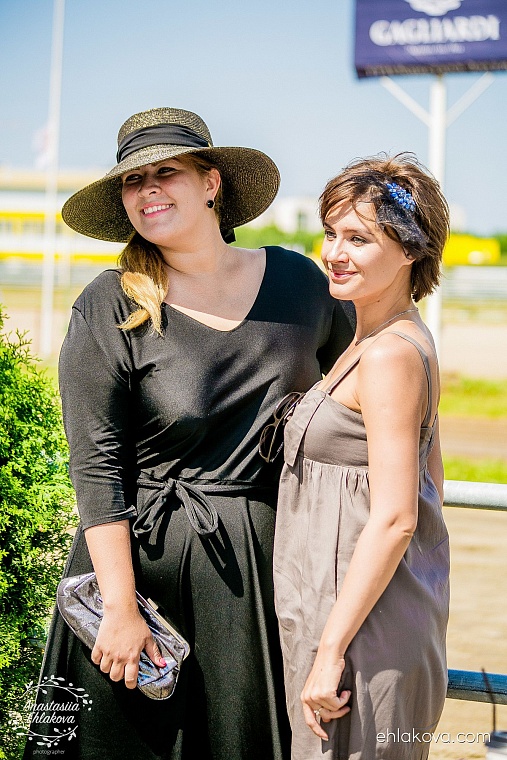 «Скачки фаворитов» собрали полные трибуны любителей конного спорта