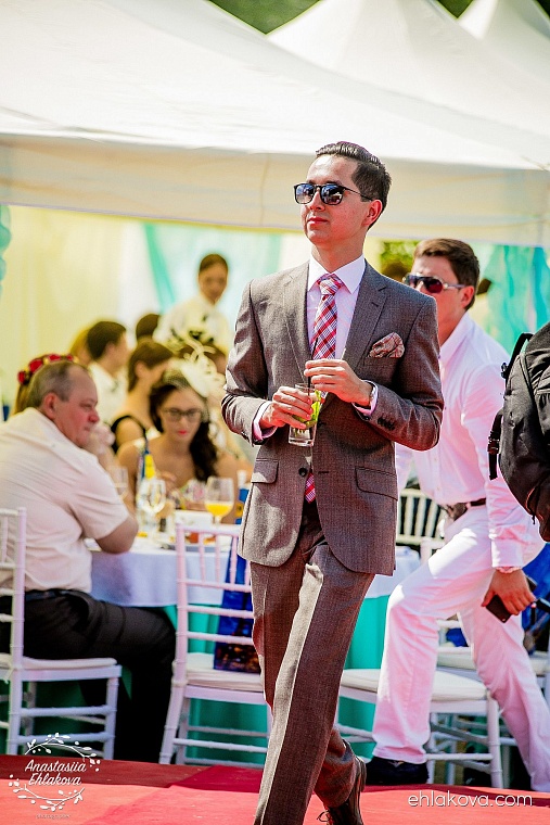 «Скачки фаворитов» собрали полные трибуны любителей конного спорта