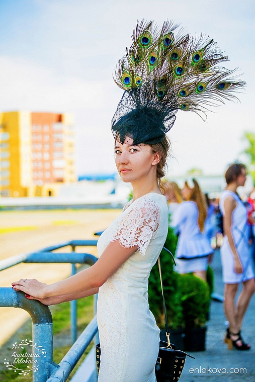 «Скачки фаворитов» собрали полные трибуны любителей конного спорта