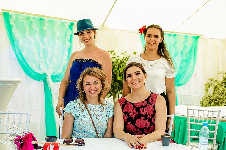 «Скачки фаворитов» собрали полные трибуны любителей конного спорта