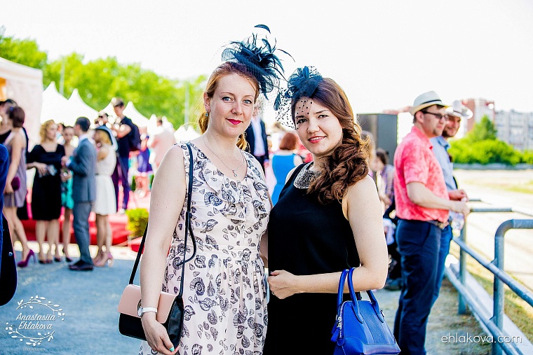 «Скачки фаворитов» собрали полные трибуны любителей конного спорта