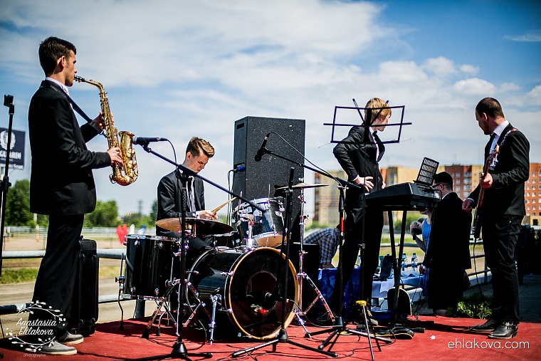 «Скачки фаворитов» собрали полные трибуны любителей конного спорта