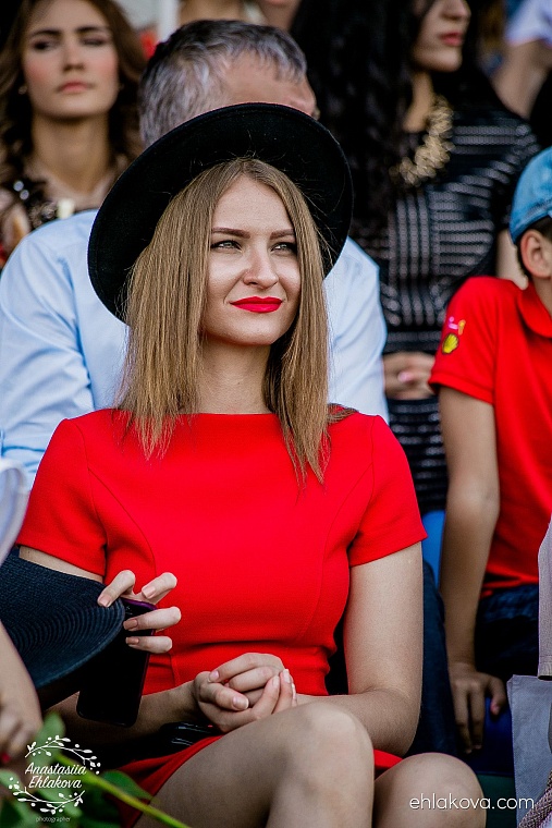 «Скачки фаворитов» собрали полные трибуны любителей конного спорта