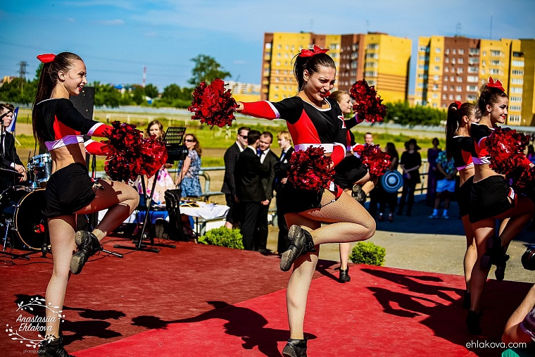 «Скачки фаворитов» собрали полные трибуны любителей конного спорта