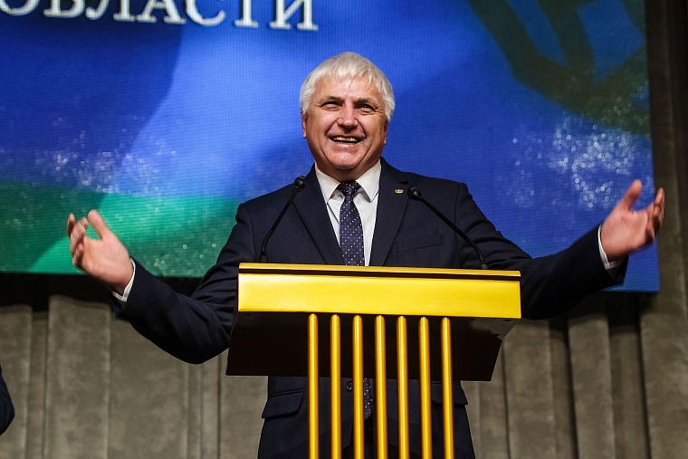 Александру Моору подарили книгу Владимира Путина для принятия сложных решений