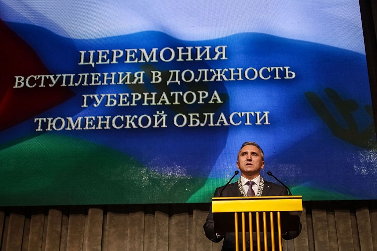 Александру Моору подарили книгу Владимира Путина для принятия сложных решений