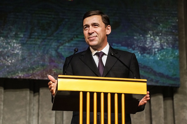 Александру Моору подарили книгу Владимира Путина для принятия сложных решений