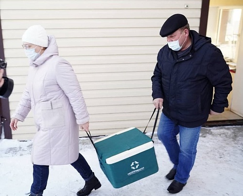 В Тюменскую область поступила почти тысяча доз вакцины для подростков