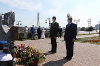 Руслан Кухарук и Евгений Заболотный возложили цветы к камню на месте основания Тюмени