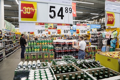 «Полки полные». Как сейчас обстоят дела в тюменских продуктовых