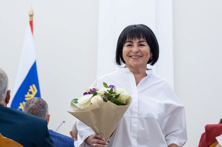 Александр Моор вручил тоболяку Эдуарду Саитову знак отличия за спасение людей из горящего дома