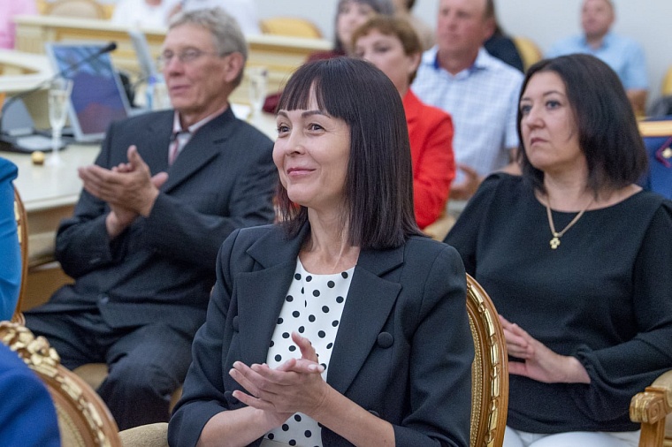 Александр Моор вручил тоболяку Эдуарду Саитову знак отличия за спасение людей из горящего дома