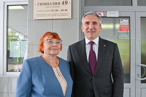 Александр Моор опубликовал фото со своей первой учительницей