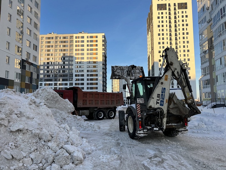 В Тюмени микрорайон Преображенский очистили от снега
