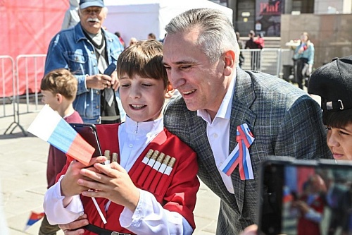 Эксперт: Главное достояние России - ее многонациональный народ и его единство