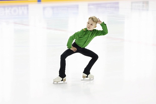 Десять юных фигуристов из Тюмени стали чемпионами в региональном турнире по фигурному катанию
