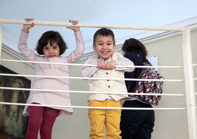 Тюменские художницы реабилитировали черный