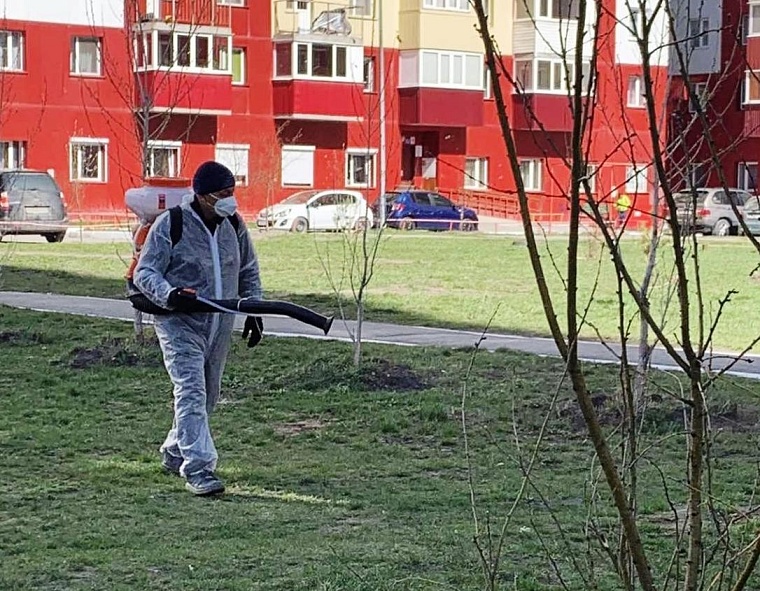 Территорию Тюмени вновь обрабатывают от клещей
