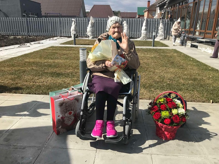 Тюменский ветеран Дарья Бурцева празднует 103-й день рождения