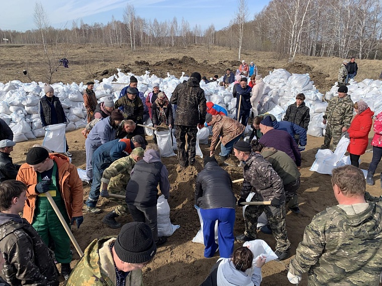Жители Викуловского района заготовили 11 тысяч мешков с песком для подготовки к паводку