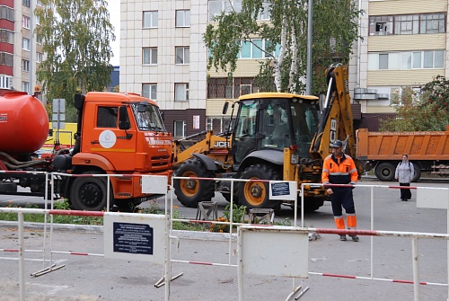 В Тюмени заменили аварийный водовод на улице Пермякова