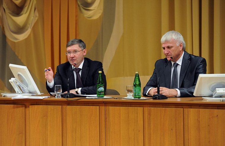 Тюменцы делятся с Владимиром Якушевым опытом общественного самоуправления