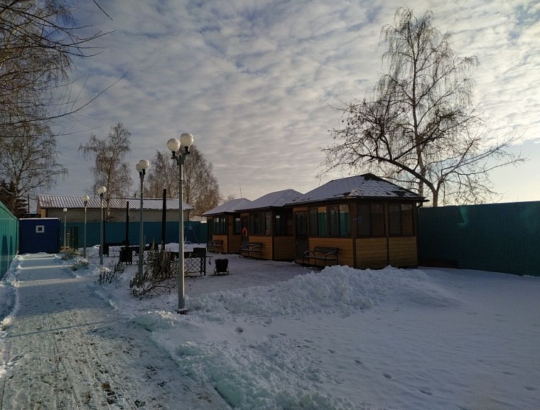 Горячий источник "Волна": небольшая лагуна под окнами высотки