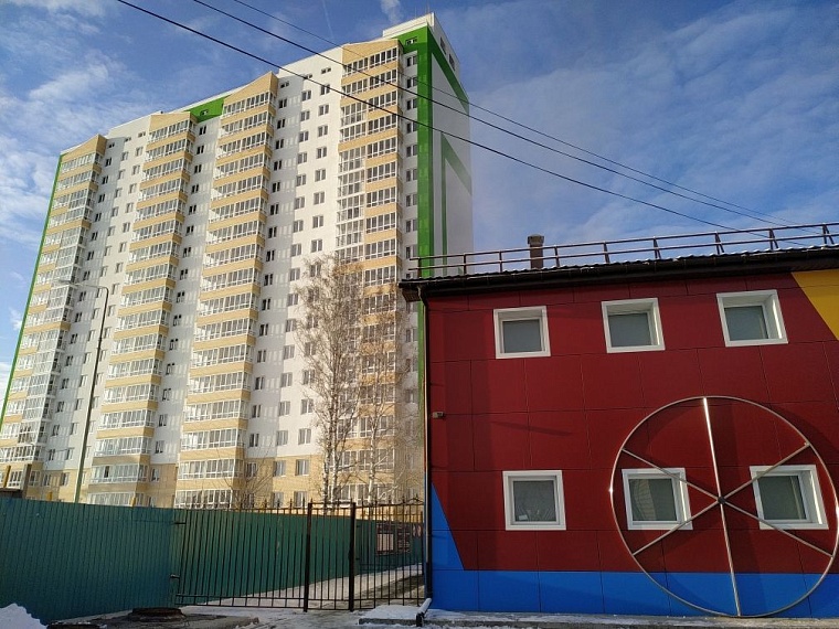 Горячий источник "Волна": небольшая лагуна под окнами высотки