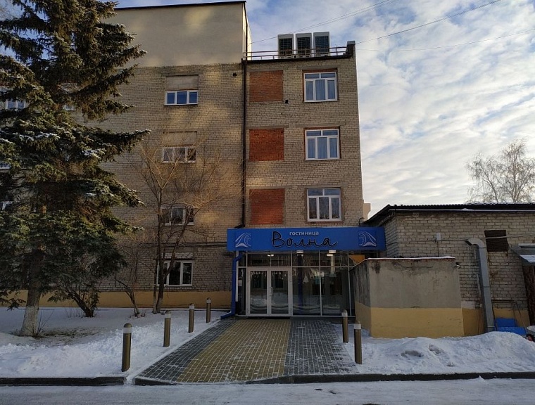 Горячий источник "Волна": небольшая лагуна под окнами высотки