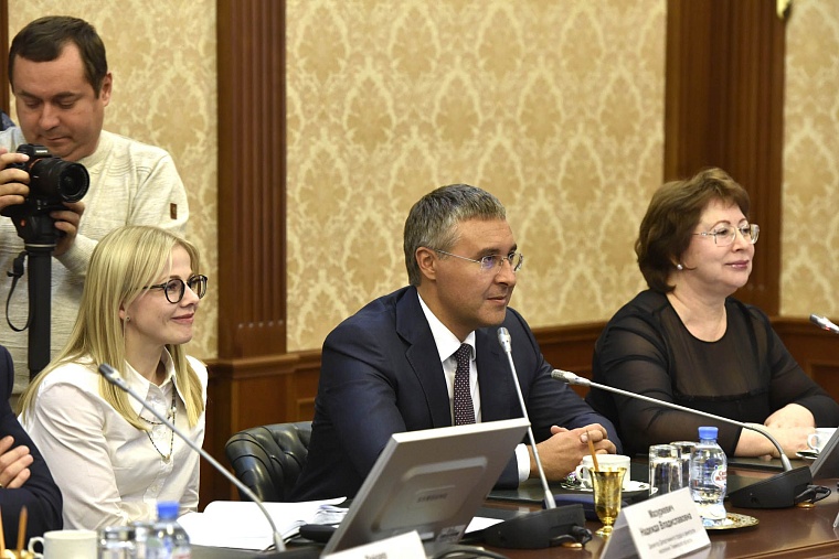 Александр Моор вручил благодарности победителям EuroSkills 2018 и их тренерам