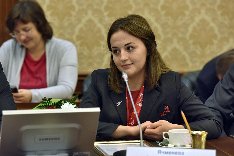 Александр Моор вручил благодарности победителям EuroSkills 2018 и их тренерам