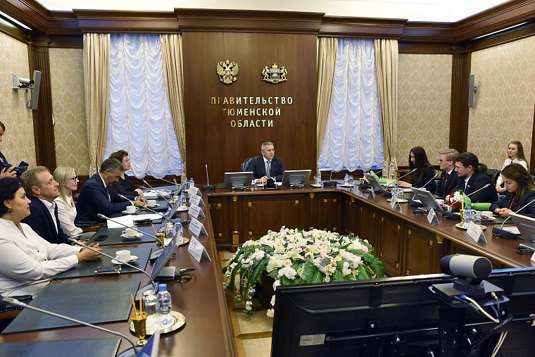 Александр Моор вручил благодарности победителям EuroSkills 2018 и их тренерам