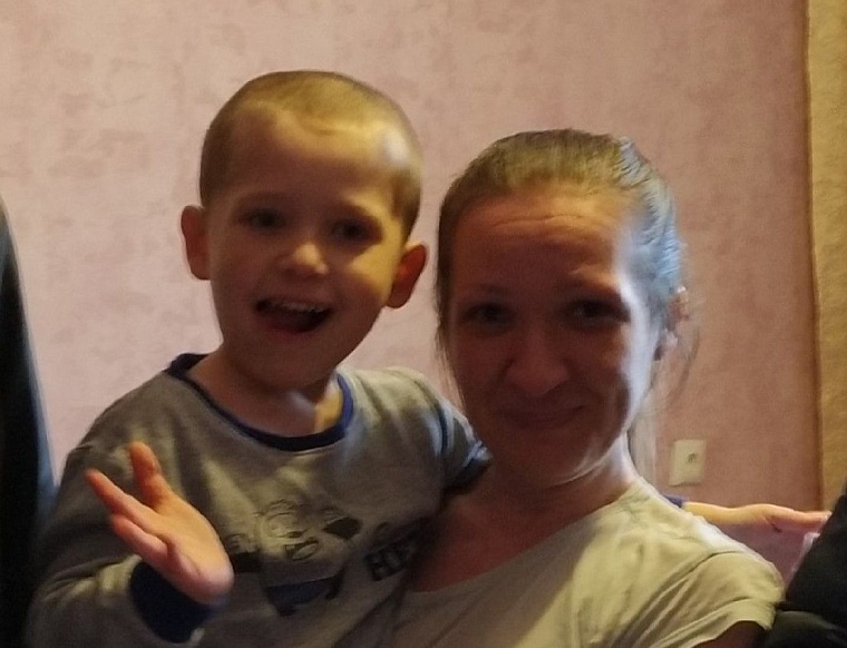 Директор тюменской фирмы бесплатно раздает многодетным мамам продуктовые наборы