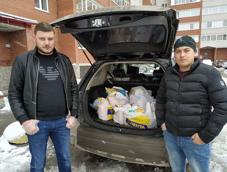 Директор тюменской фирмы бесплатно раздает многодетным мамам продуктовые наборы