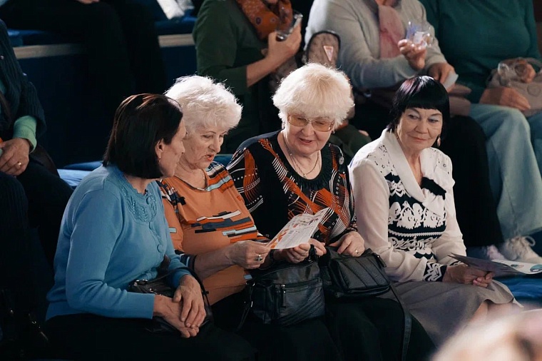 В Тюмени наградили серебряных добровольцев области