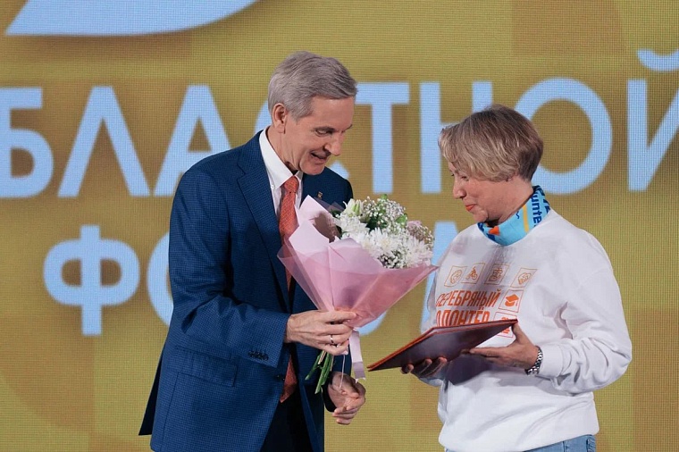 В Тюмени наградили серебряных добровольцев области