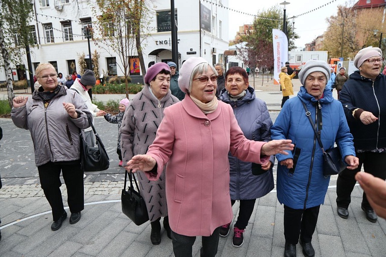В Тюмени наградили серебряных добровольцев области