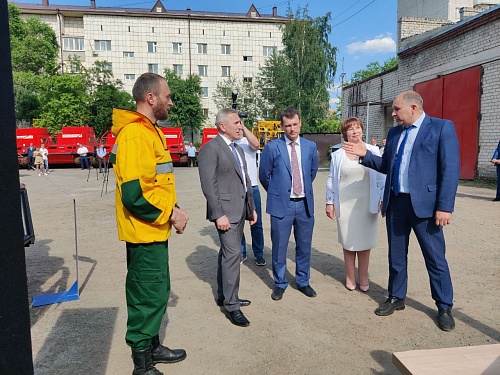 Тюменские специалисты получили ключи от новой лесопожарной техники