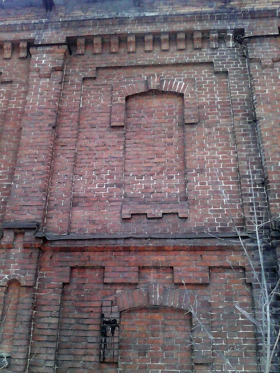 Сносить или не сносить завод пластмасс? Мнения экспертов